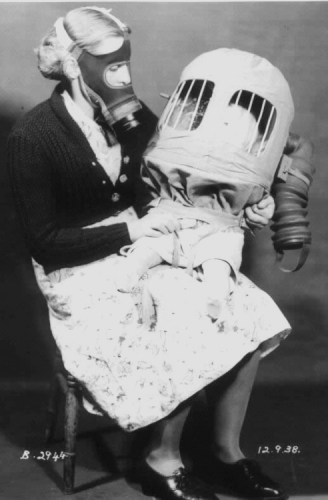 Funny Photos of Old Portraits in Gas masks Funny Photos of Old Portraits in Gas masks 8 Funny Photos of Old Portraits in Gas masks