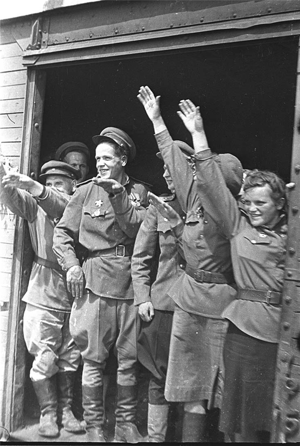 Life of Soviet Soldiers in World War II Life of Soviet Soldiers in World War II 2 Life of Soviet Soldiers in World War II