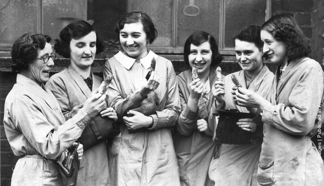 Old Photos of Football Fans from 1900–1940 Old Photos of Football Fans from 1900–1940