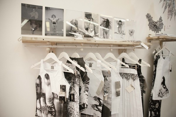 alma12 Clothes and accessories made of paper by Alma Aloni
