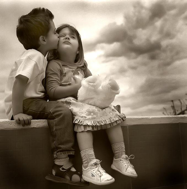 childrenkiss4 beautiful childrens kiss 