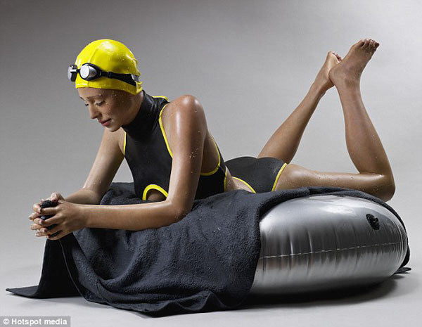 f786 22 Stunning Hyper Realistic Sculptures by Carole Feuerman