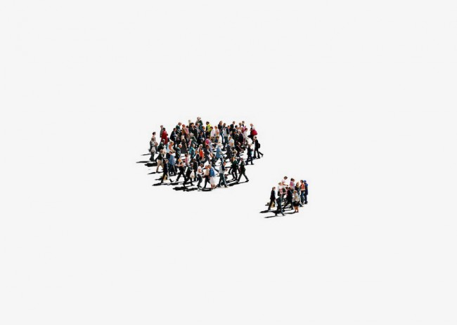 img02 905 650x463 Crowd I & II by Justine Blau