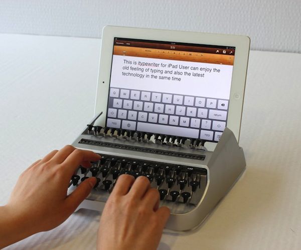 ipad typewriter1 iTypewriter iPad Stand and Keyboard