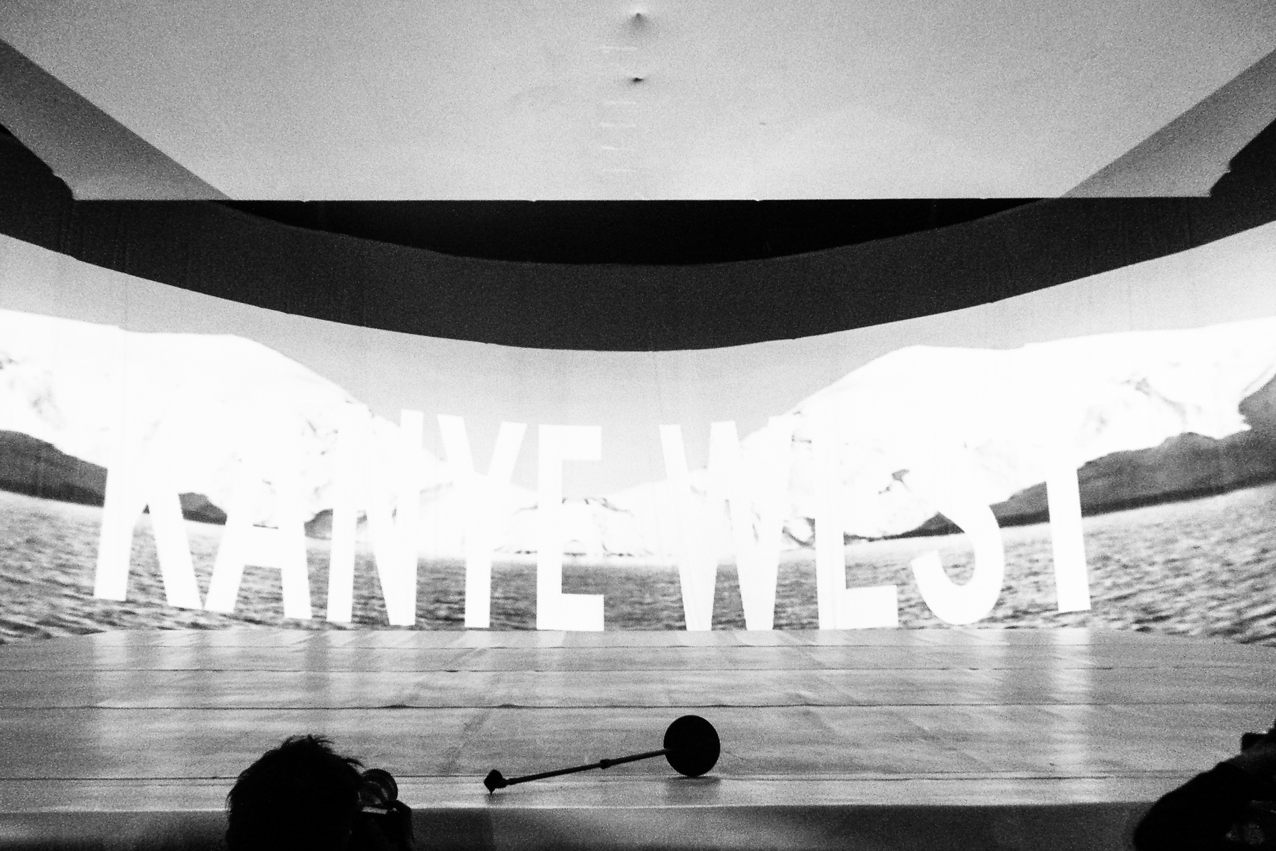 kanye west live zenith 2013 02 Kanye West    The New Slaves Stunt