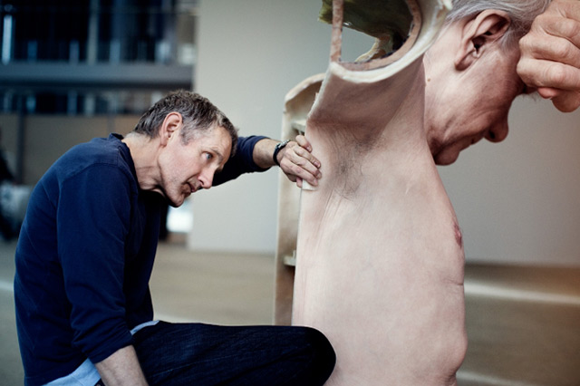 mueck 8 Incredible Ron Mueck in Paris