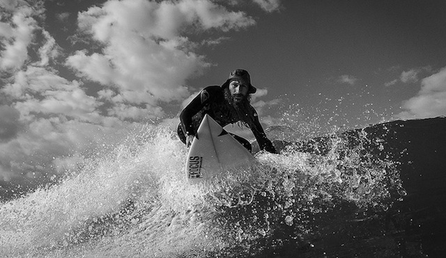 The Fascinating Life of An Orthodox Jewish Surfer orthodox jewish surfer 02 The Fascinating Life of An Orthodox Jewish Surfer