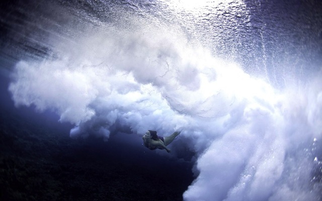 Surfing: Underwater Photography by Lucia Griggi surfing photography lucia griggi 02 Surfing: Underwater Photography by Lucia Griggi