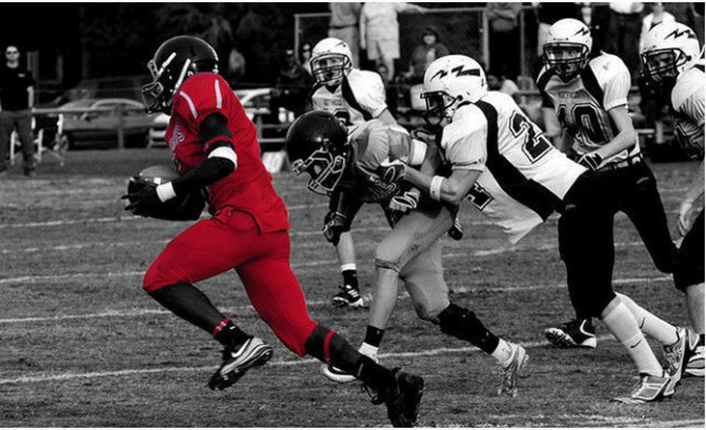 Rugby 650x396 Creative Black & White with Color Touch Photos of Inspiration