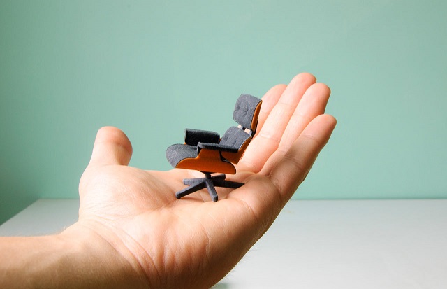 3D PRINTED EAMES LOUNGE CHAIR Wohn DesignTrend Mini Eames Chair aus dem 3D Drucker von Kevin Spencer 01 3D PRINTED EAMES LOUNGE CHAIR