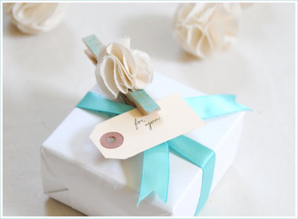 fancy clip gift packaging1 Examples Of Creative Gift Wrapping   Vital For Success Of Online Gift Stores