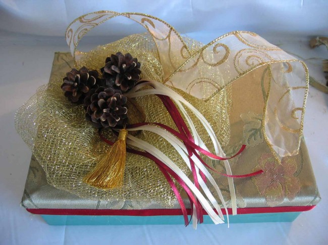 gift packing 0071 650x487 Examples Of Creative Gift Wrapping   Vital For Success Of Online Gift Stores