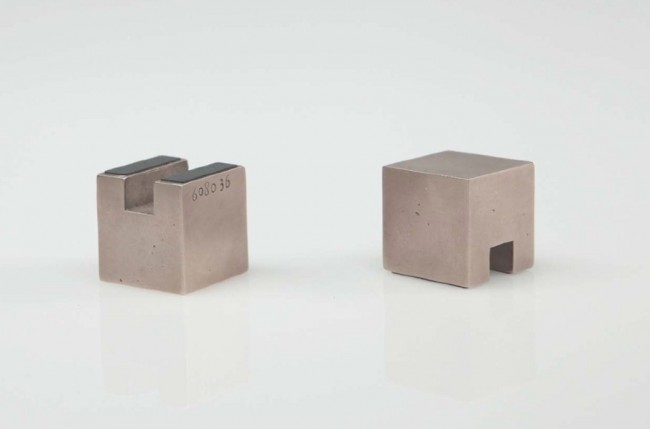Bronze Cable Holder by Kebei Li leibal bronze kebeili 1 650x429 Bronze Cable Holder by Kebei Li