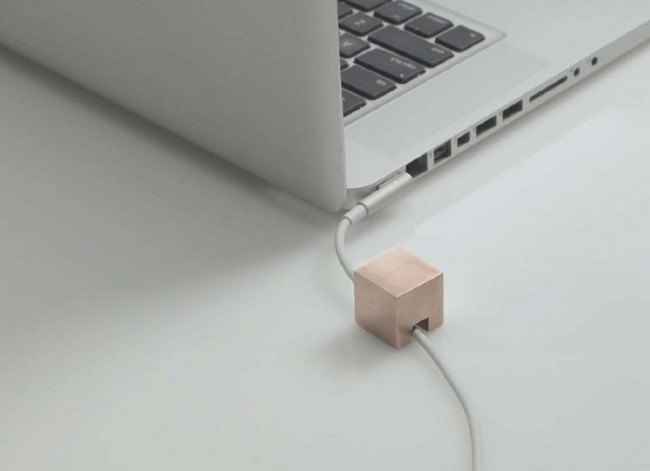 Bronze Cable Holder by Kebei Li leibal bronze kebeili 21 650x471 Bronze Cable Holder by Kebei Li