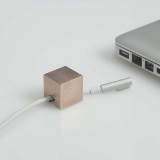Bronze Cable Holder by Kebei Li leibal bronze kebeili 3 650x650 Bronze Cable Holder by Kebei Li