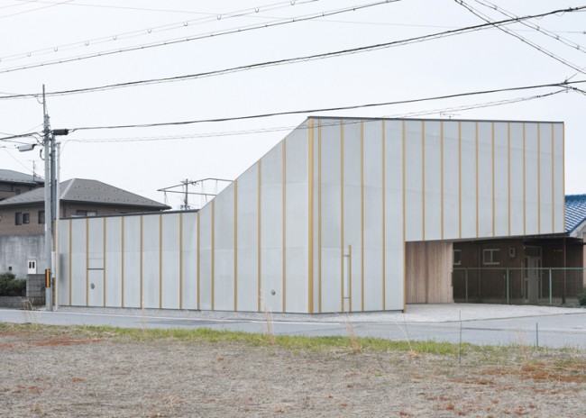 House in Nagahama by Comma Design Office leibal nagahama comma 2 650x464 House in Nagahama by Comma Design Office