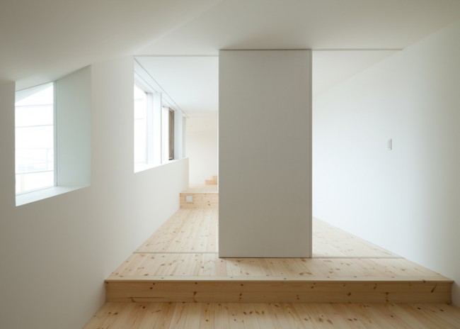 House in Nagahama by Comma Design Office leibal nagahama comma 6 650x464 House in Nagahama by Comma Design Office