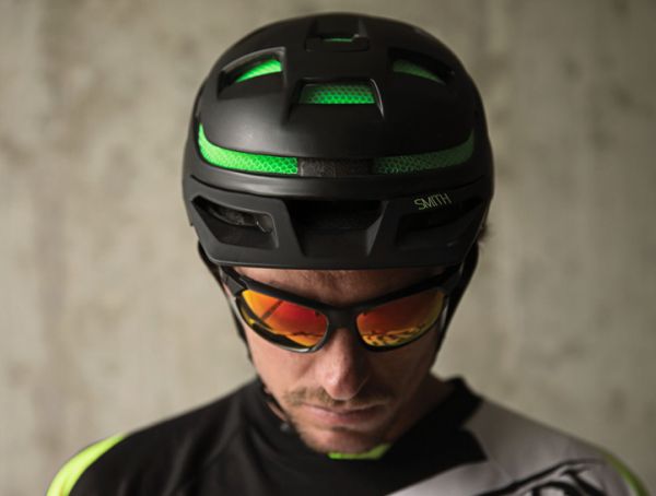 Smith Optics Forefront bike helmet Forefront is lightest bike helmet with superstrong ventilated protection foam