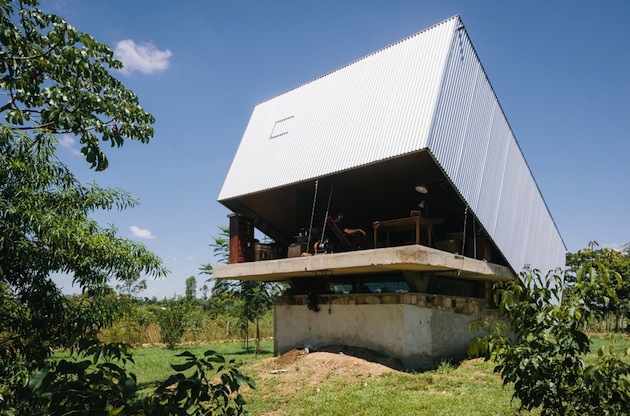 Unique Paraguay Space Built on a Basement Without Windows