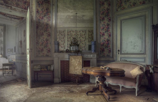 1066 Inside the Abandoned Belgium Mansion with the Urban Explorer Andre Govia