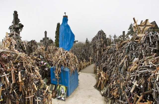 1360054145 7 640x420 Hill of Crosses in Lithuania