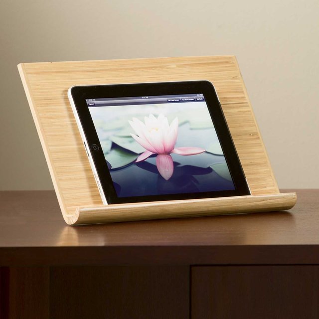 Handmade Bamboo iPad Stand Daily Gadget Inspiration #50
