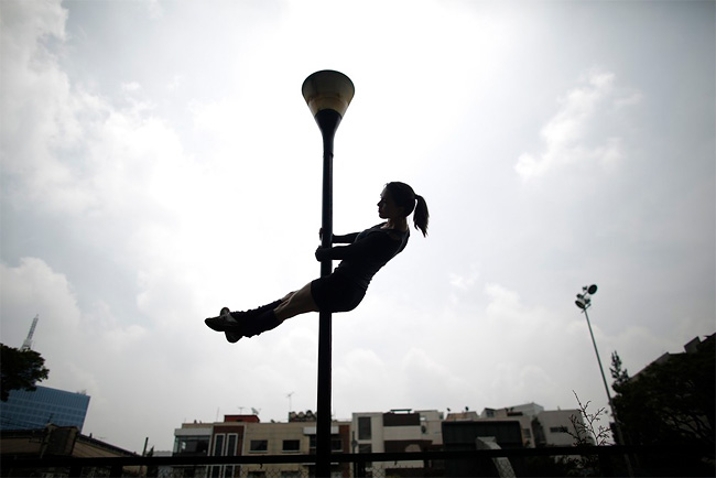 197 Urban Pole Dancing in Mexico