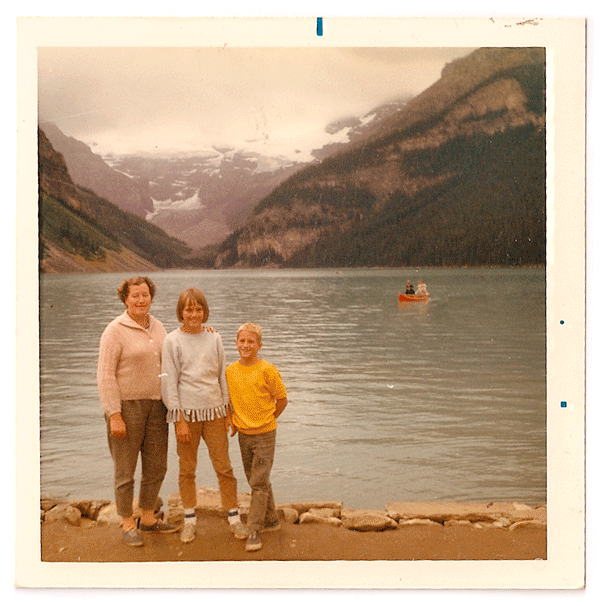 family snapshot gifs 03 Vintage Family Polaroids converted into amusing GIFs