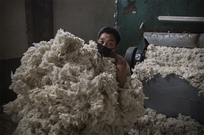 1623 Chinese Workers Prepare Australian Sheeps Wool for Fashion Industry