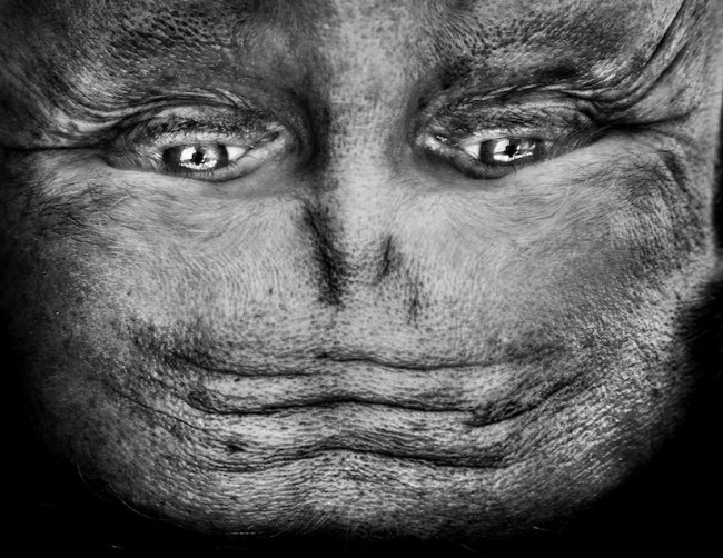 Alienation Upside Down Portraits Make People Look Like Aliens 2014 03 650x502 Alienation   Upside Down Portraits Make People Look Like Aliens