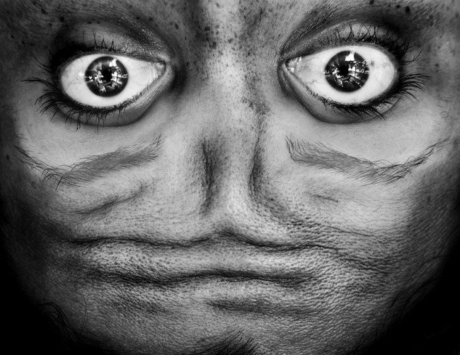 Alienation Upside Down Portraits Make People Look Like Aliens 2014 04 650x502 Alienation   Upside Down Portraits Make People Look Like Aliens