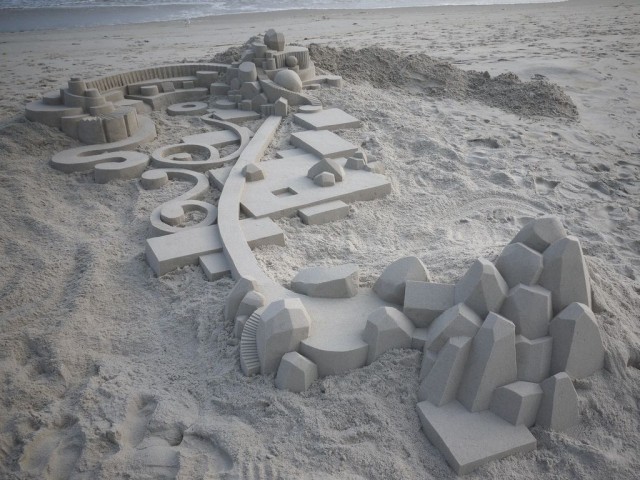 1364209361 0d 640x480 Geometrical Sand Sculpture by Calvin Seibert