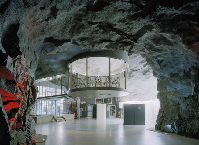 1367849801 1 640x468 Data Center in a Cold War Nuclear Bunker