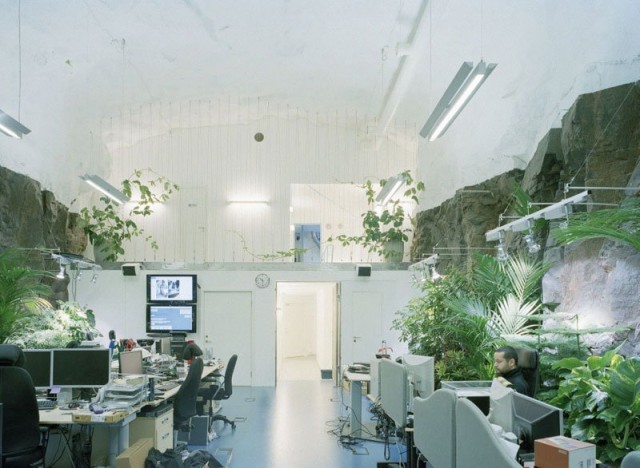 1367849801 5 640x468 Data Center in a Cold War Nuclear Bunker