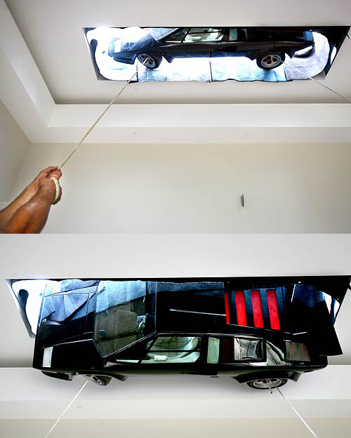 lambo 01b A car on the Wall ??