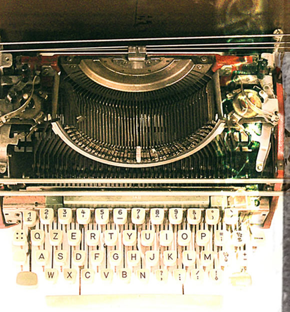 typwriter diego pic on Design You Trust typwriter diego Typosonic Machine