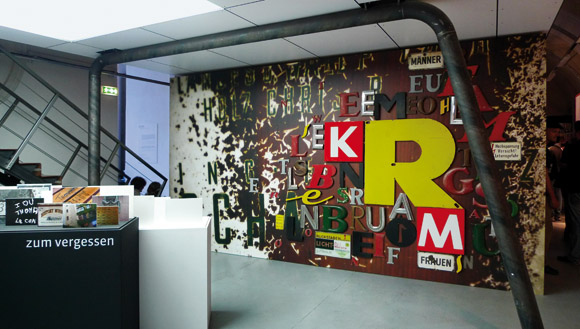 Typewall Typewall: War of signs