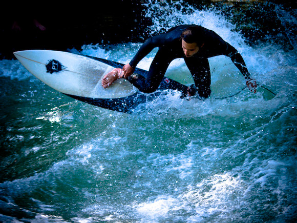  2 saltwater   Riversurfing (Munich Eisbach)