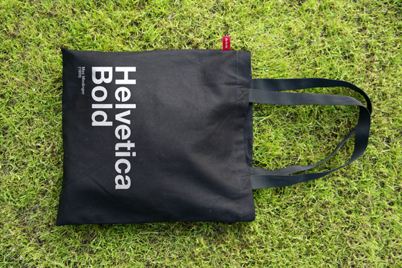 bag helvetica pic on Design You Trust bag helvetica The quick brown fox jumps over a lazy dog (vol.2)