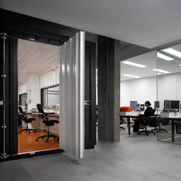 dinahostingofficesbyoantidoto2 pic on Design You Trust dinahostingofficesbyoantidoto2 Dinahosting Containers Office