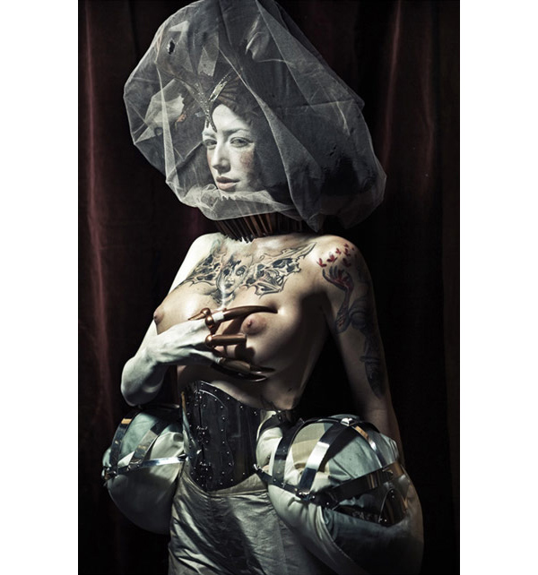 01contactos pic on Design You Trust 01contactos Metal Couture by Manuel Albarran