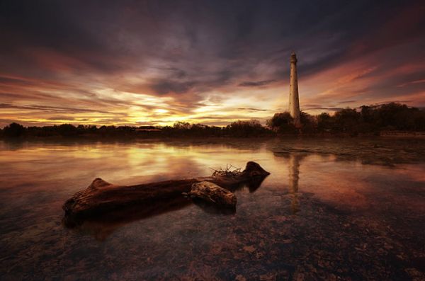 30168 Thirty photographs of dazzling Lighthouse