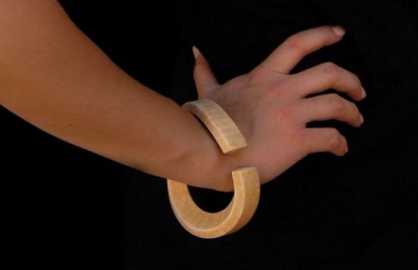 3dprintedSingleDiamondBangleonarm pic on Design You Trust 3dprintedSingleDiamondBangleonarm Single Diamond Bangle by Katie Poterala