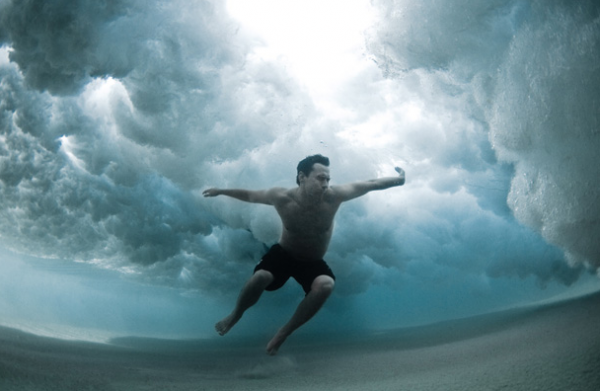 Photographer captures amazing underwater images of waves breaking Bildschirmfoto20100625um17.49.47 Photographer captures amazing underwater images of waves breaking