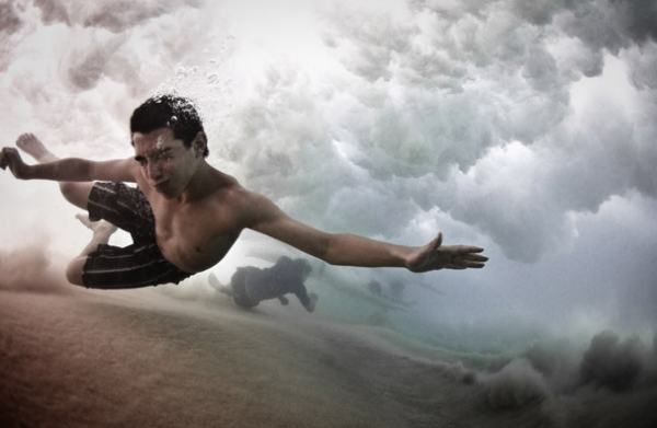Photographer captures amazing underwater images of waves breaking Bildschirmfoto20100625um17.49.54 Photographer captures amazing underwater images of waves breaking