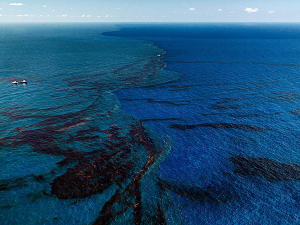 Oil Spill Photography by Edward Burtynsky EdwardBurtynskyOilSpillPhotography6 Oil Spill Photography by Edward Burtynsky