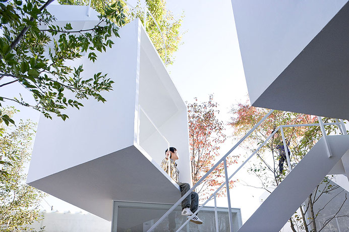  Interesting Japanese Minimalist House by Sou Fujimoto