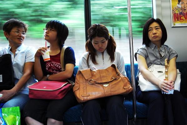 R0027149 Tokyo Subway passengers
