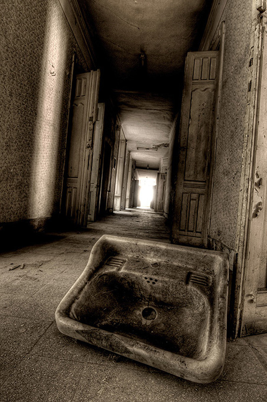 17 fantastic photographs of urban decay Urban Decay12 by grigjr 17 fantastic photographs of urban decay