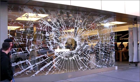 The Art of Window Displays (15 Creative Examples) applestore The Art of Window Displays (15 Creative Examples)